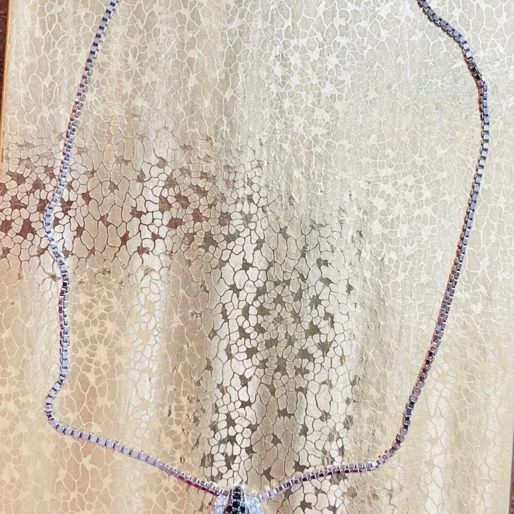Gorgeous and elegant cubic zirconia 2 tone oave pendant with box link chain - Picture 8 of 8